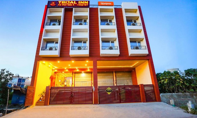 Lucknow Hotel | FabExpress Trijal Inn