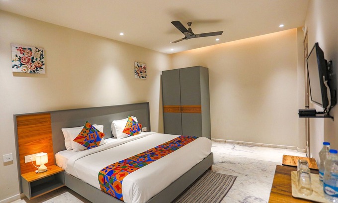 Sector 70 Hotel | Fabexpress Aroma Corporate Suites