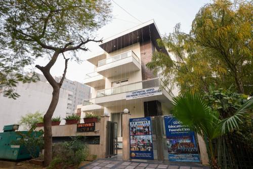 Gurugram Hotel | FabHotel Daffodils