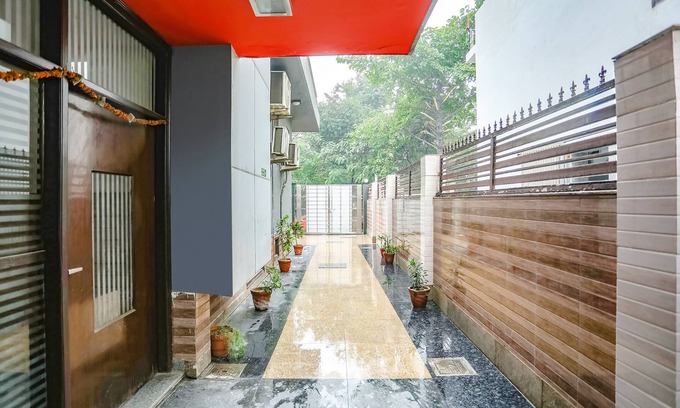 Noida Hotel | FabHotel F9 H Block Sector 51