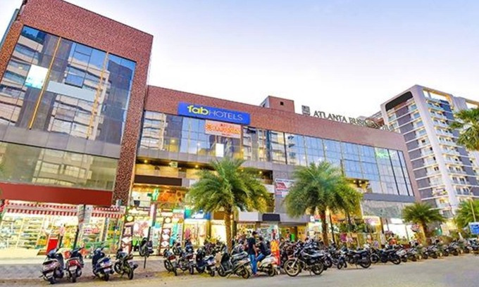 Surat Hotel | Fabhotel Happinex