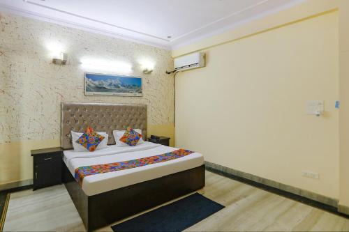 Noida Hotel | FabHotel HM Palace