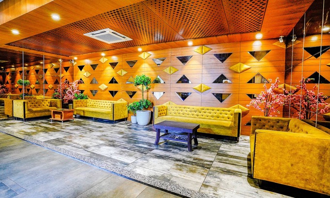 Surat Hotel | Fabhotel La Victoria