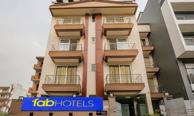 Sector 51 Hotel | Fabhotel Limewood Stay