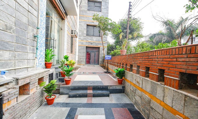 Noida Hotel | Fabhotel Luxury Retreat