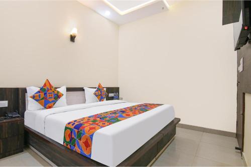 Mohali Hotel | FabHotel Moon Trip