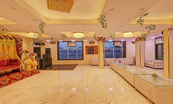 Ghaziabad Hotel | Fabhotel Moonlight & Banquets