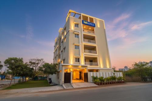 Gachibowli Hotel | FabHotel RK Suites - Nr US Consulate, Financial District