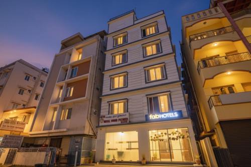 Domlur Hotel | FabHotel Royal Wood Premier -Nr Domlur