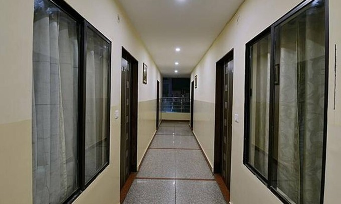 Raja Park Hotel | Fabhotel Sky Heights