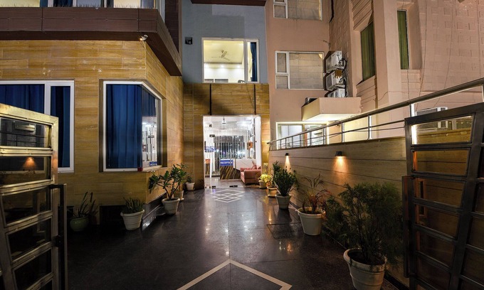 Sector 39 Hotel | Fabhotel Skylight Inn