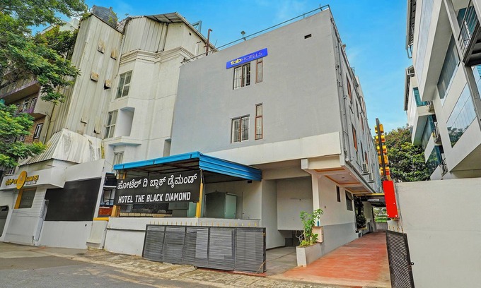 Sadduguntepalya Hotel | Fabhotel The Black Diamond