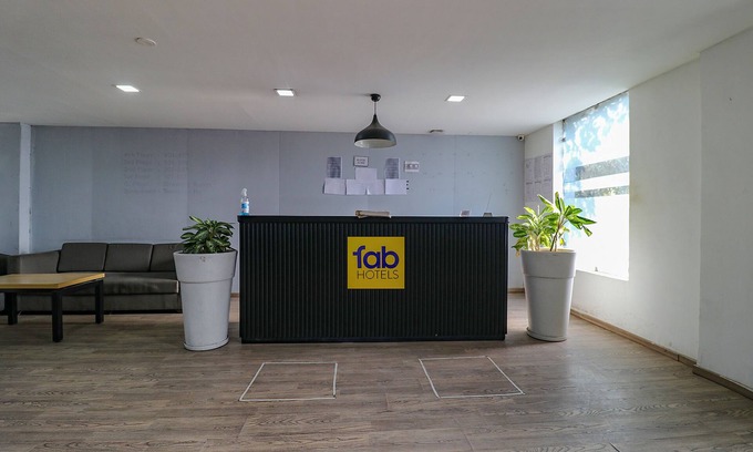 New Delhi Hotel | Fabhotel The Chaitanyas
