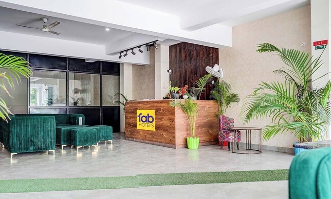 Noida Hotel | Fabhotel The Glampoint