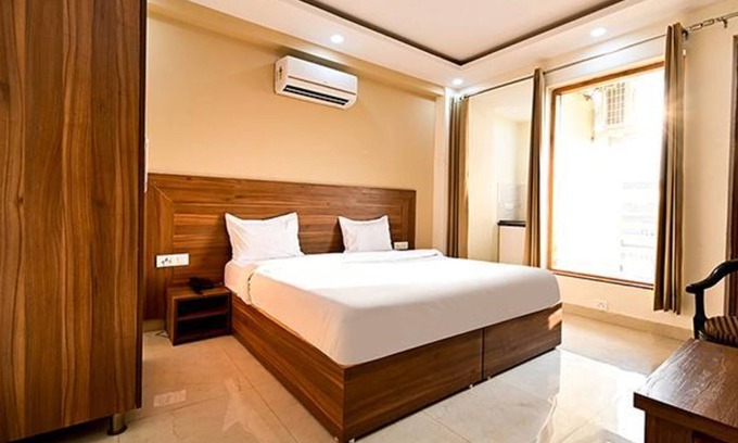 Sector 51 Hotel | Fabhotel The Holy House