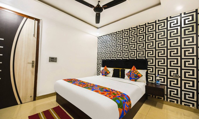 South West Hotel | Fabhotel The Royal Residency