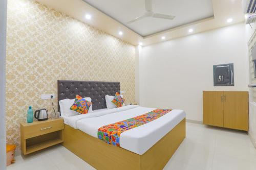 Sarnath Hotel | FabHotel US Inn