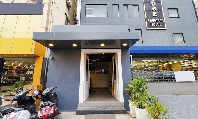 Kondapur Hotel | Fabhotel White Ridge