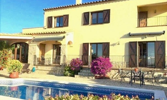 Calonge Villa | ¡FABULOSA! VILLA DE LUJO Y RELAJANTE. VISTAS AL MAR, PISCINA, AIRCON Y GIMNASIO