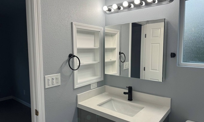 Roosevelt Casa | Fabulous 1b1b with AC in Redwood City