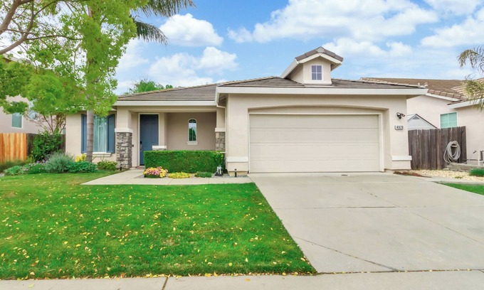 Hood Casa | Fabulous 2-bedroom house with AC in Elk Grove