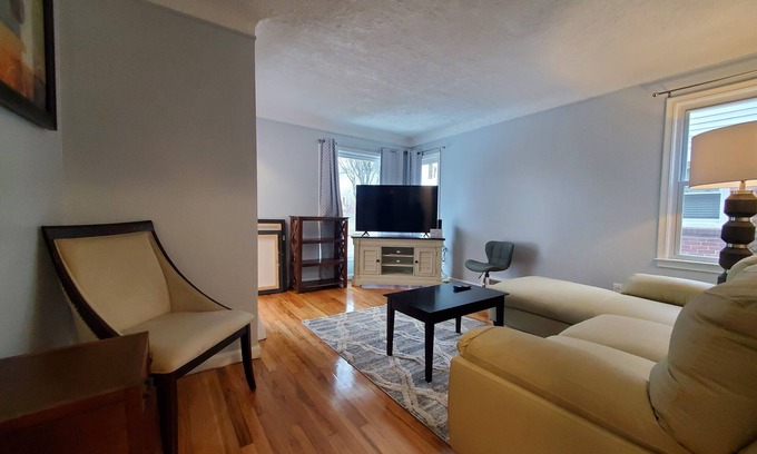 Detroit Casa | Fabulous 3-bedroom house in Detroit with WiFi, AC. Start your adventure