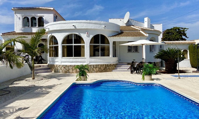 San Luis Villa | Fabulosa villa familiar de 4 dormitorios y 3 baños con piscina privada