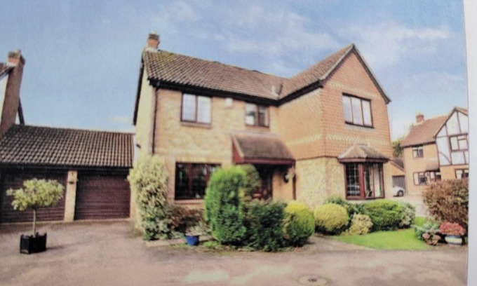 East Wickham Casa | Fabulous 4-bedroom house in Welling, fully detached, for a perfect getaway