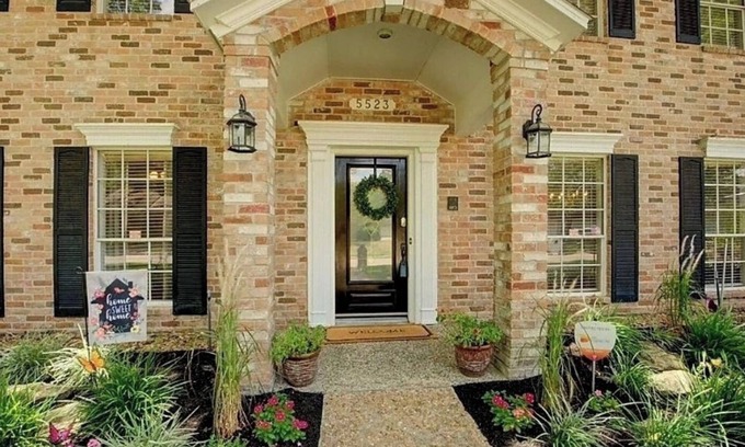 Houston Casa | Fabulous 5-bedroom house/private Pool in Houston a few minutes from the airport