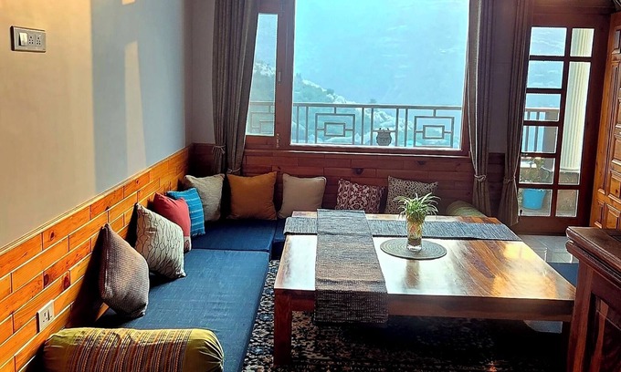 Kumharsain Casa | Fabulous 5-bedrooms in Narkanda Nestled in the middle of Apple Orchards