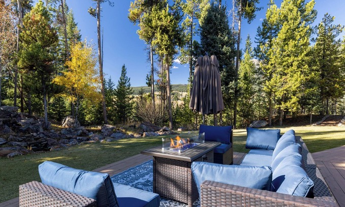 Gallatin Gateway Casa | Fabulous 6-bedroom house with WiFi in Big Sky