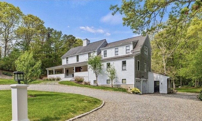 West Barnstable Otro | Fabulous and Unique home ! Family-sized with game room and entertainment.