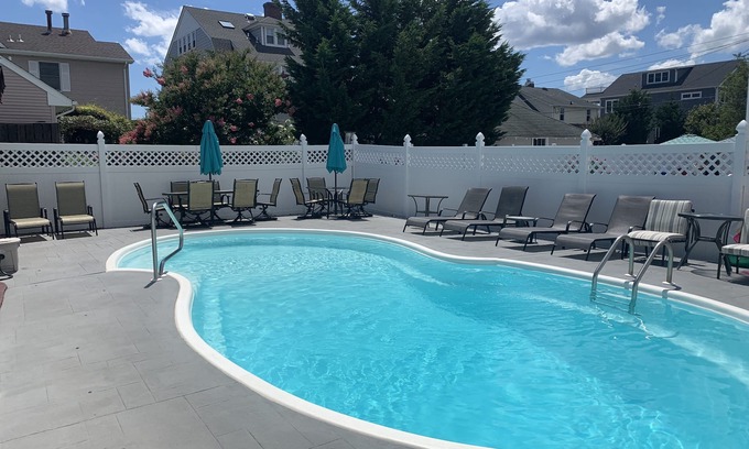 Point Pleasant Beach Casa | FABULOUS BEACH HOUSE- 7 Bedrooms,Heated Pool,12 BeachBadges,9 Car Driveway