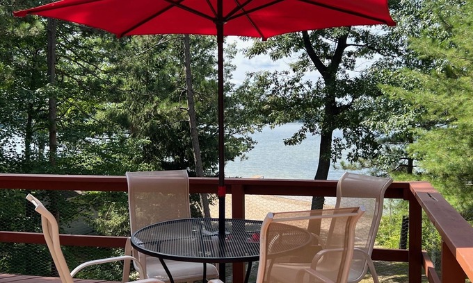 Lake City Casa | Fabulous Beach House on All Sports Lake Sapphire! Sleeps 12 and Parking for 12!