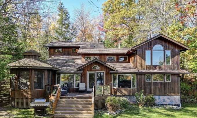 North Kawartha Cabaña | Fabulous Chandos Lake Getaway- Family-Friendly, Pet-Friendly, Game Rm, 2 Docks!