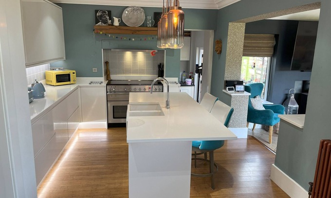 Whitkirk Casa | Fabulous fun family house in Templenewsam, Leeds. Entertainment space galore.