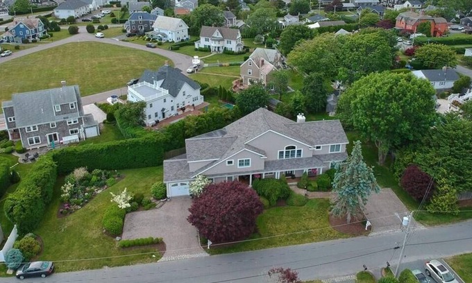 Easton's Point Cabaña | Fabulous home, walk to beach, dine outside, large yard,3 bed 2 bath