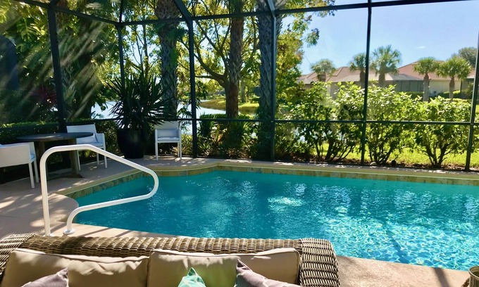 Fort Myers Casa | Fabulous Lakeview Gated Property In Beautiful Private 36 Hole Golf Resort