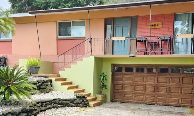 Cocoa Casa | Fabulous Mid-Century Modern 3 Bedroom with King Master Suite