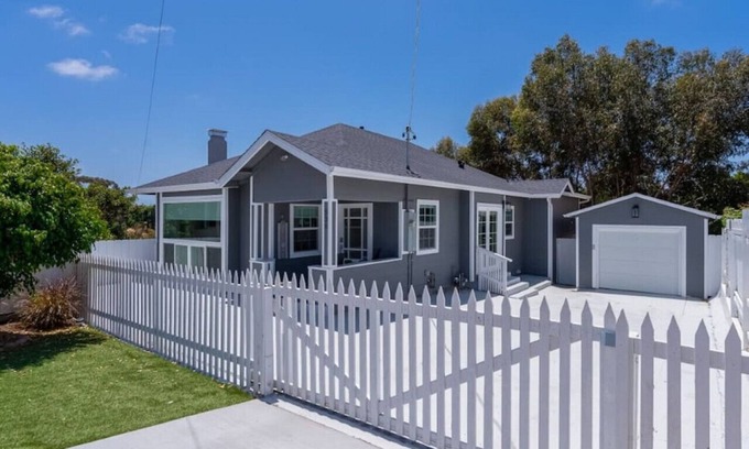 Hillcrest Casa | Fabulous New 4BR/3BA House in Mission Hills