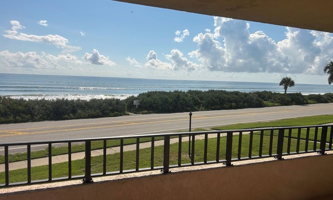 Ormond Beach Condominio | Fabulous ocean front condo in Ormond Beach with amazing view!