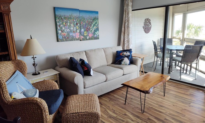 Oceanmarsh Subdivision Condominio | Fabulosa vista al mar + Se aceptan mascotas también ... Reno total, cama king!
