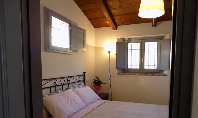 Montegabbione Casa | Fabulous one bedroom haven surrounded by vineyards, Wifi, A/C