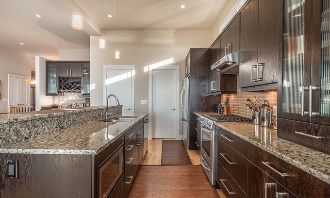 Saanich Casa | Fabulous Panoramic Views