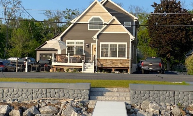 Saratoga Springs Casa | Fabulous Saratoga Lake House / Perfect Location / 3 Minutes to Race Track