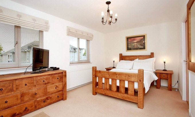 Central Aberdeen Apartamento | Fabulous Townhouse Nr. Beach & Sports!