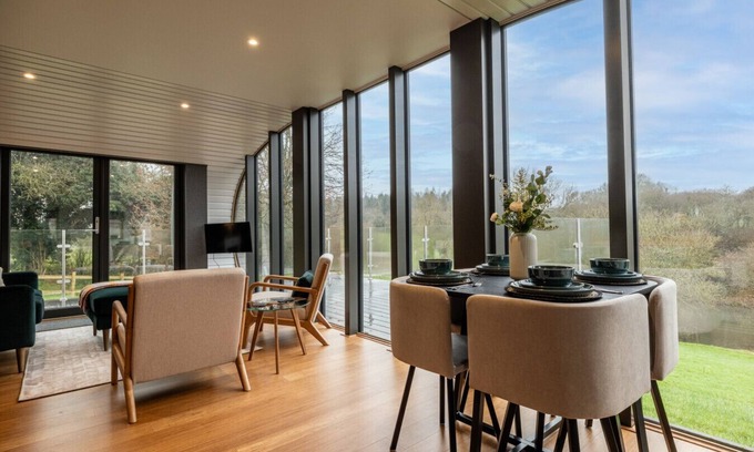Chipping Norton Cabina | Fabulous Two Bedroom Eco Pod, Old Chalford Estate