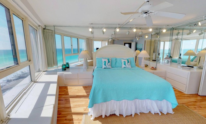 Gulf Pines Condominio | 10% de descuento en estancias de agosto! Fabulosas vistas desde este hermoso condominio. 4135 BS1