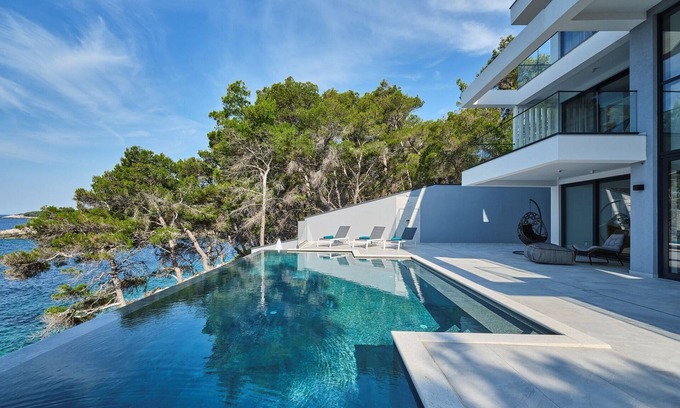 Blato Villa | Fabulous Villa Sansarea with a pool near the sea