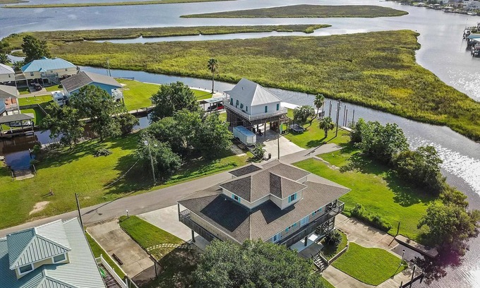 Shoreline Park Casa | Fabulous Waterfront House with Boat Launch